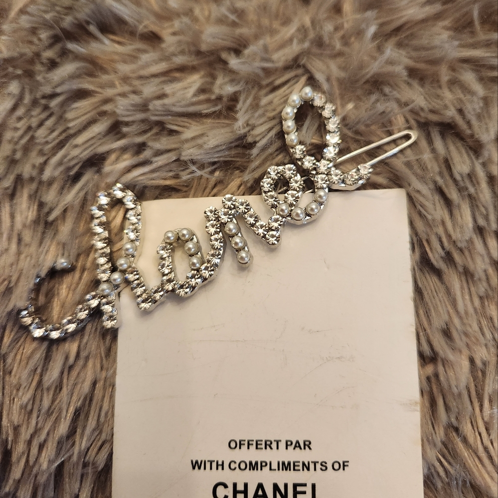🩷chanel rhinestone & pearl hair clip